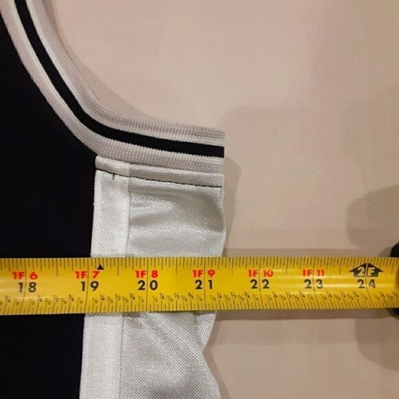 San Antonio Spurs Jersey - Picture 8 of 12